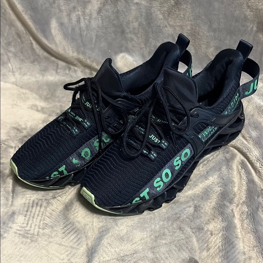 Just So So Men’s Navy Athletic Sneakers